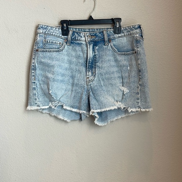 Old Navy High Rise OG Straight Cutoff Denim Shorts Size 14 - Picture 2 of 7